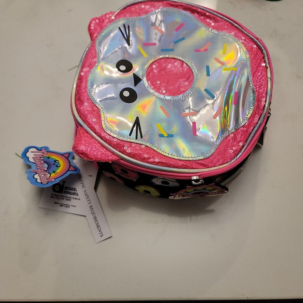 4272 new MEOWGICAL LUNCH BOX new with name plate on the back- super cute